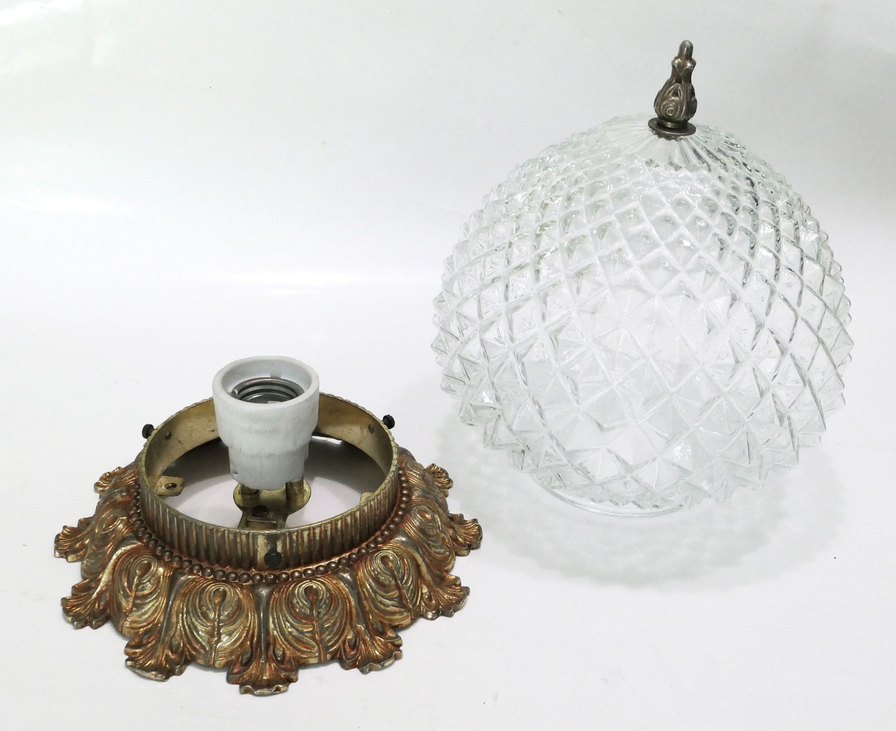 Ceiling lamp in brass and glass antique style
