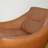 Fauteuil Scandinave en cuir patiné camel