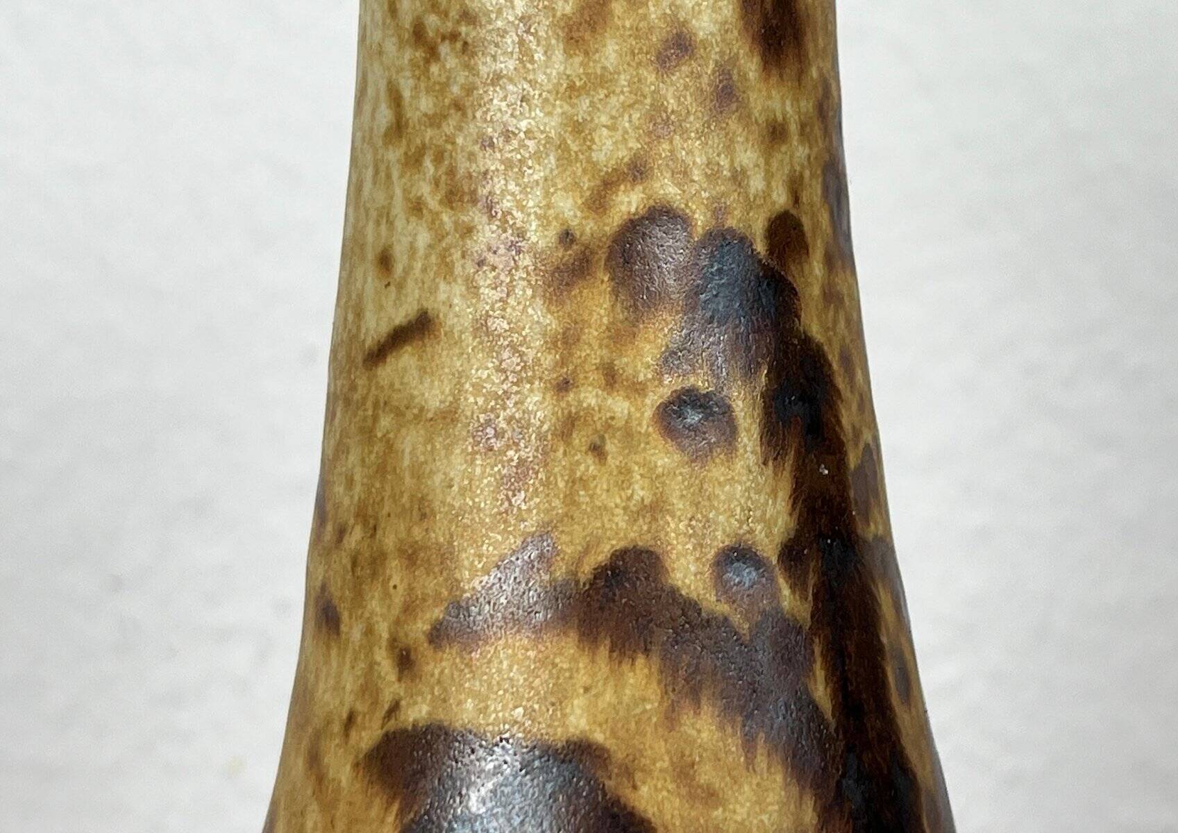 Mid-century Danish studio ceramic candlestick signed Aage Würtz, 1960s.
