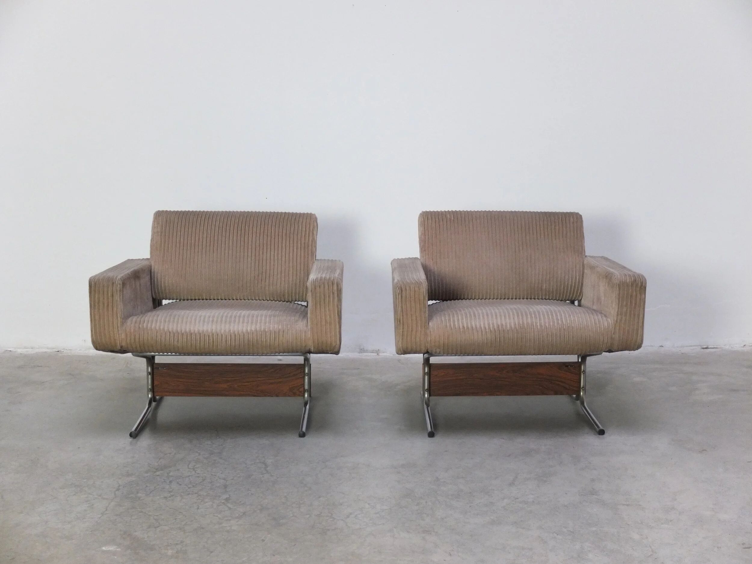 Pair of 'Caracas' lounge chairs by Pierre Guariche for Meurop, 1967