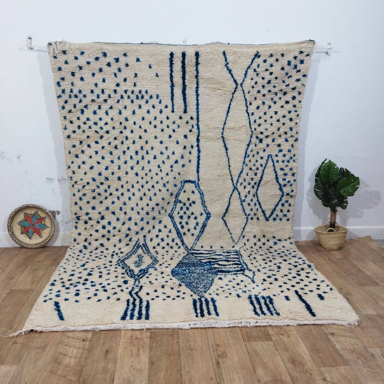 Azilal Berber rug in handmade wool 285 X 210 CM