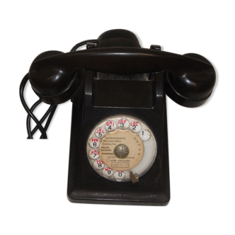 Black bakelite phone 1950s