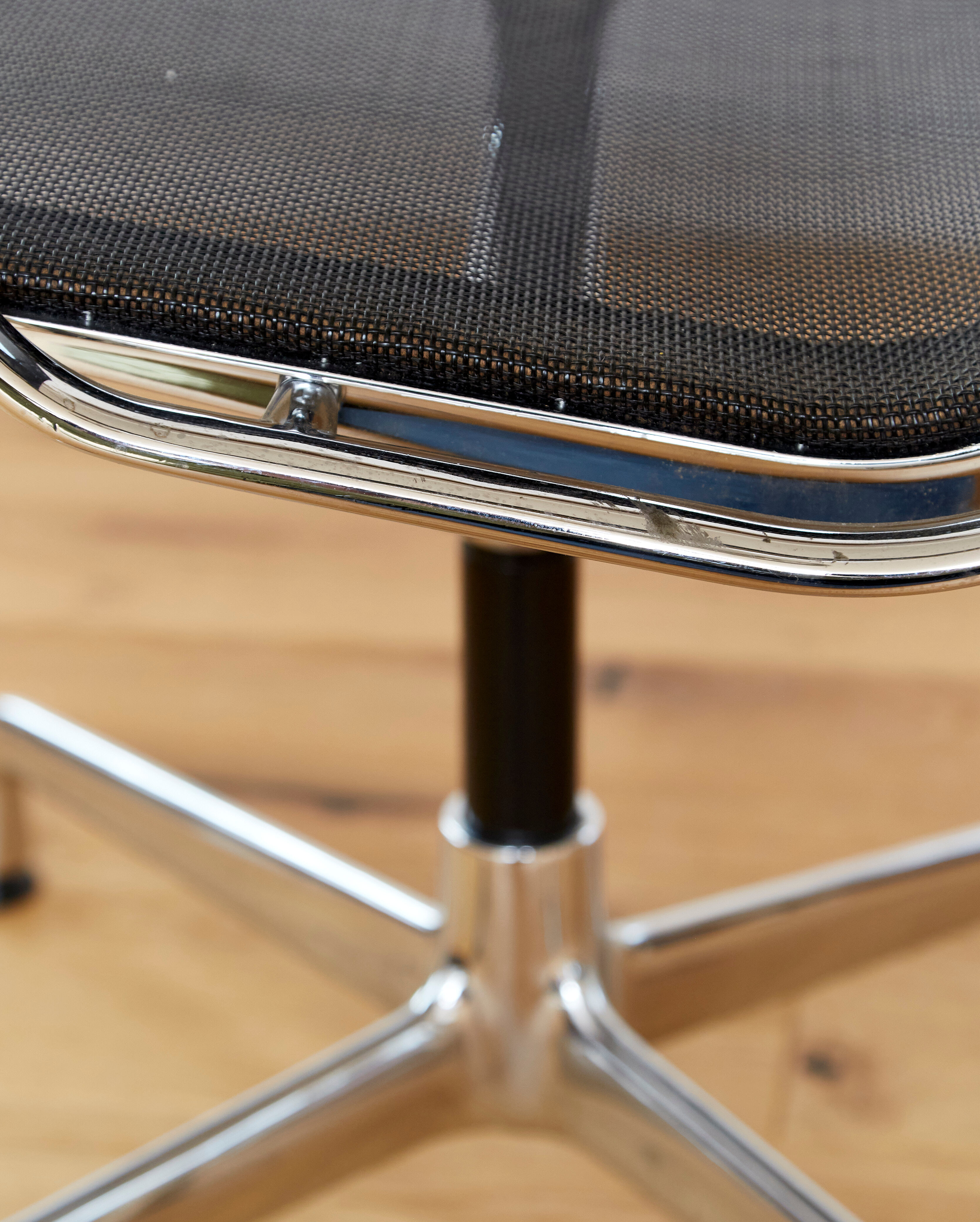 EA 108 Swivel Chair by Charles & Ray Eames for Vitra
