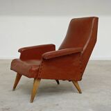 Fauteuil en simili cuir marron camel , France 1960