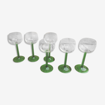 Set of 6 wine glasses with green foot