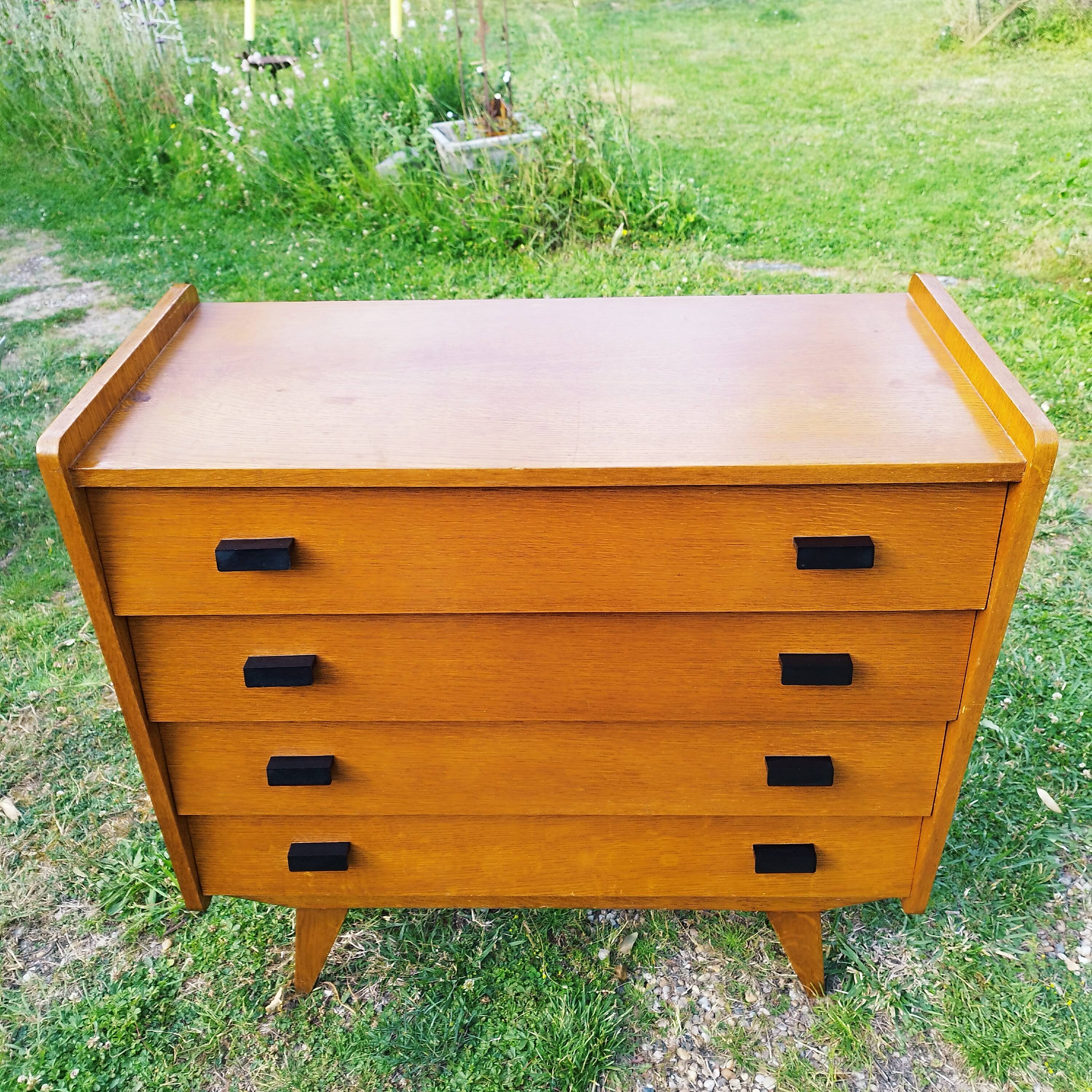 Vintage chest of drawers