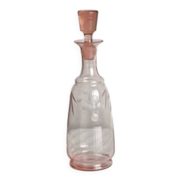 Bouteille ancienne en verre rose translucide