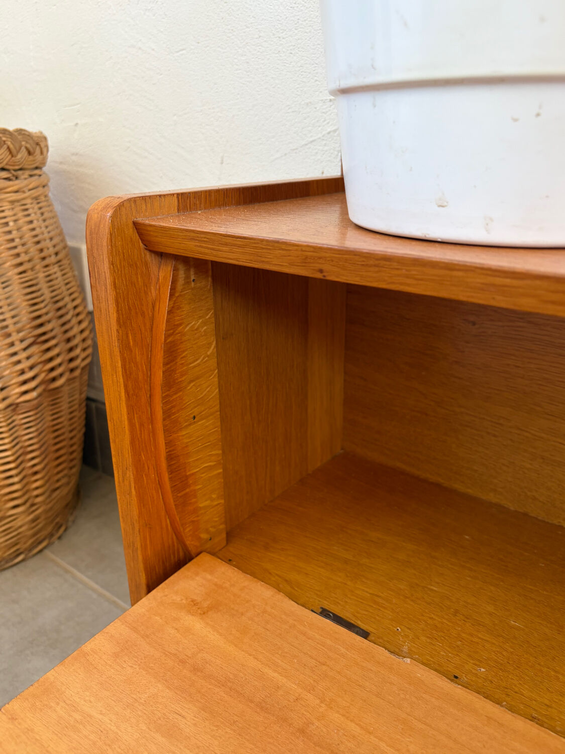 Shallow low vintage enfilade