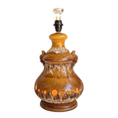 Grande lampe en céramique émaillée caramel et crème – Décor en relief et double éclairage