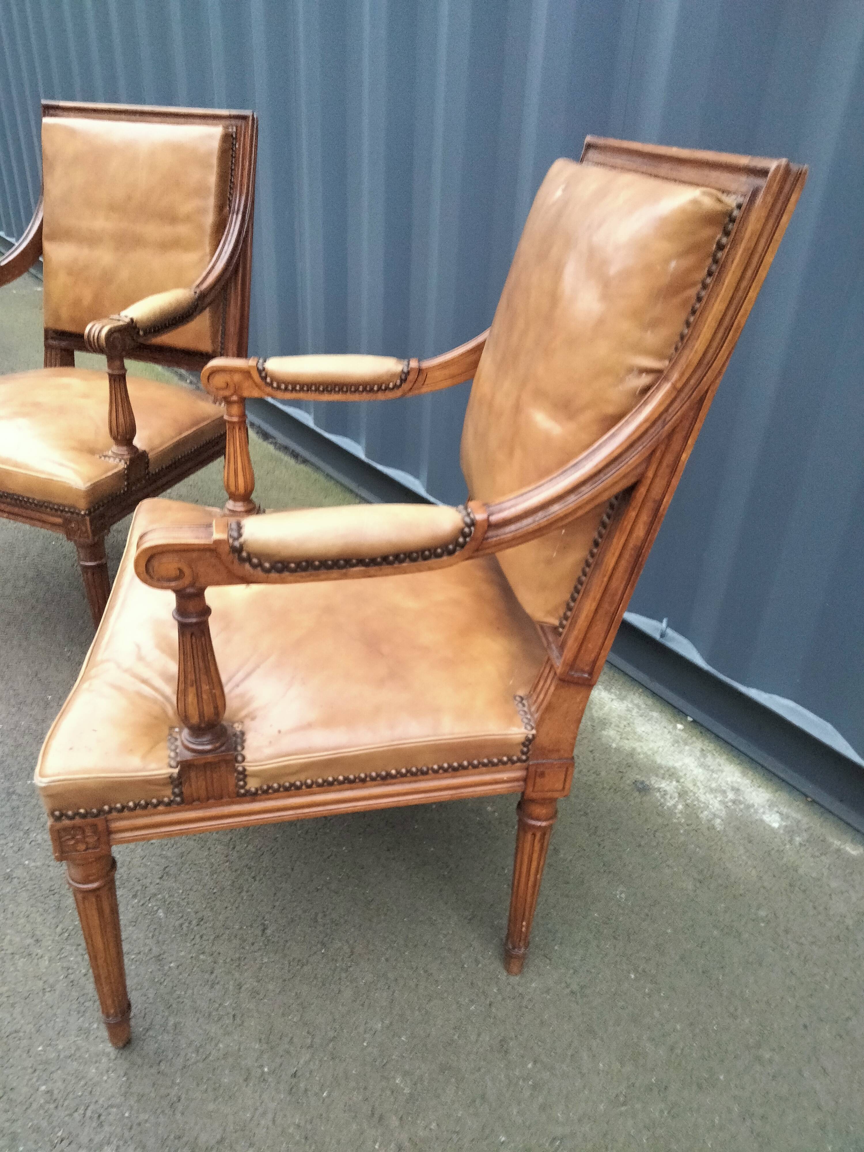 Paire de fauteuils anciens style Louis XVl