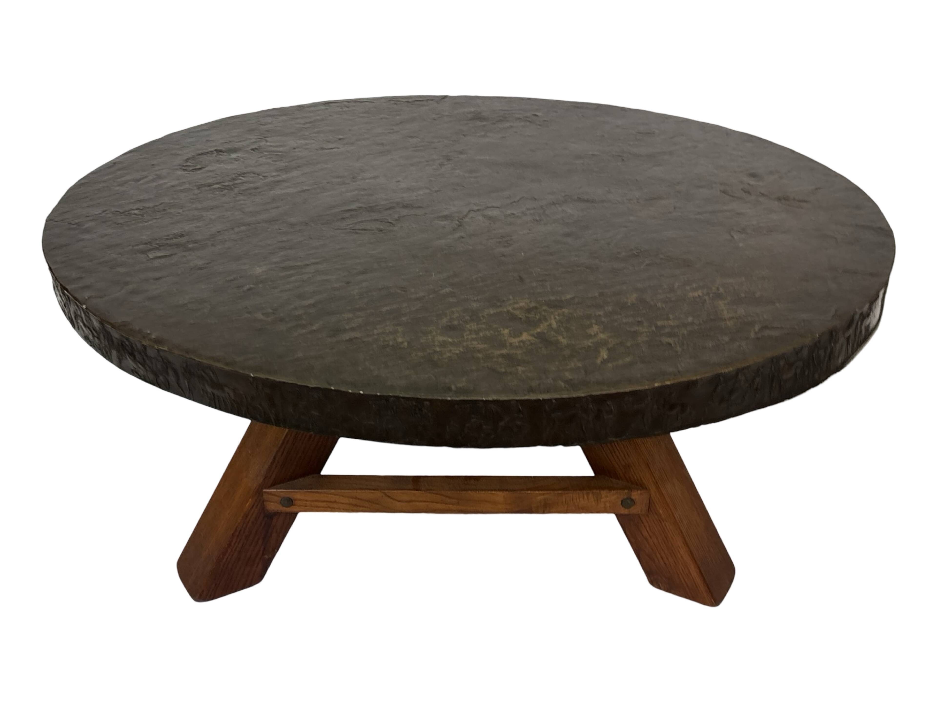 Table basse ronde brutaliste, années 60