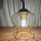 Applique coudée globe vintage en verre ambré