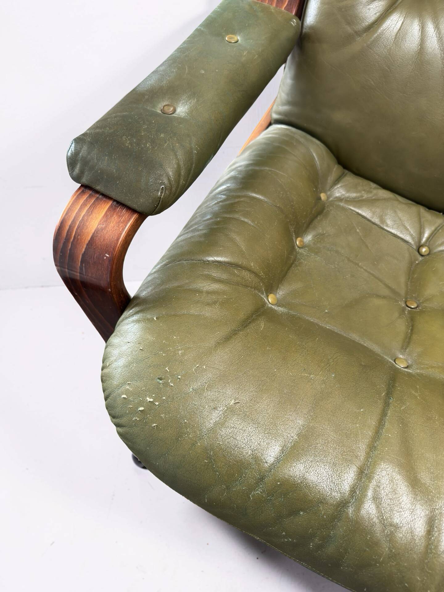 Ensemble de 2 fauteuils de salon vert olive – Göte Möbler, Suède, années 1970