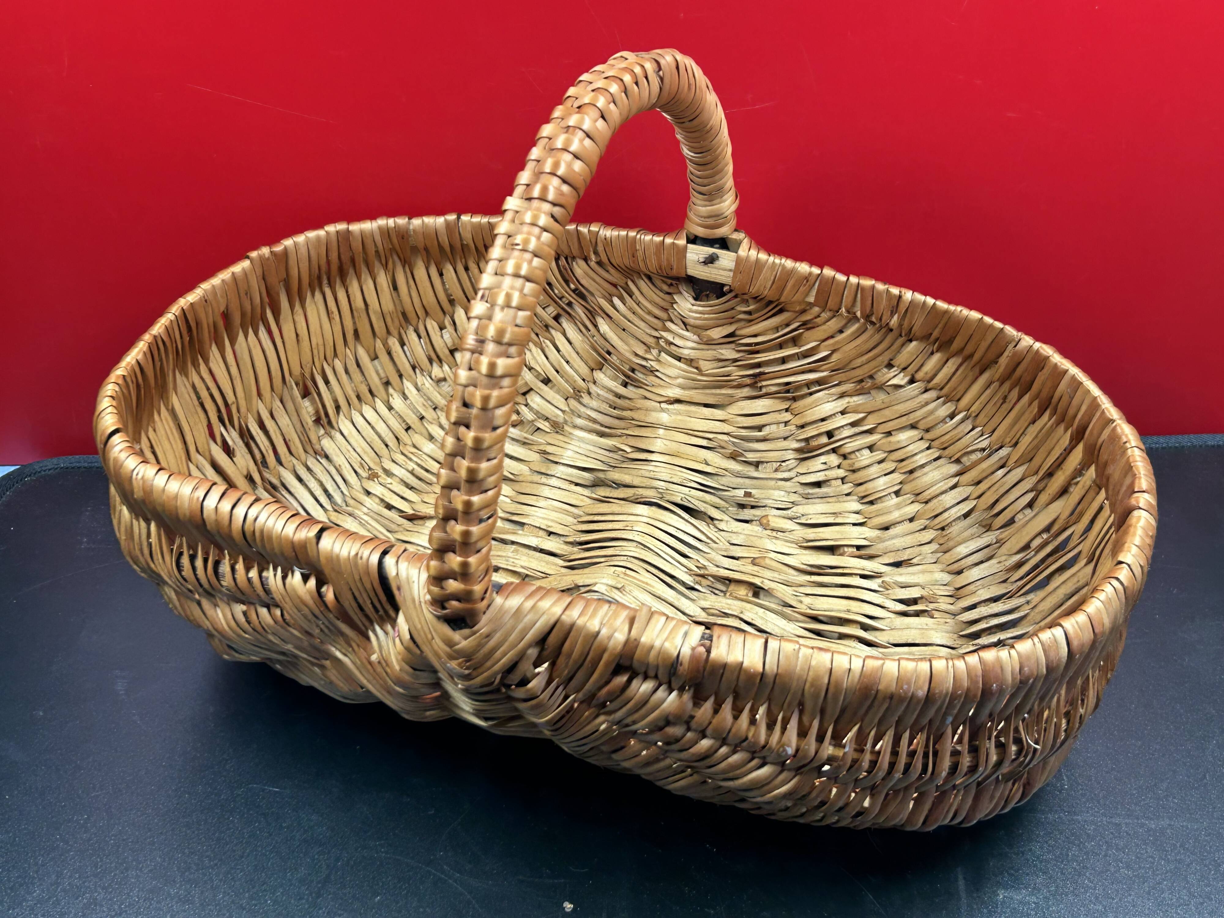 Antique Wicker Basket Picking Basket in good condition 41 x 27 x 26 cm