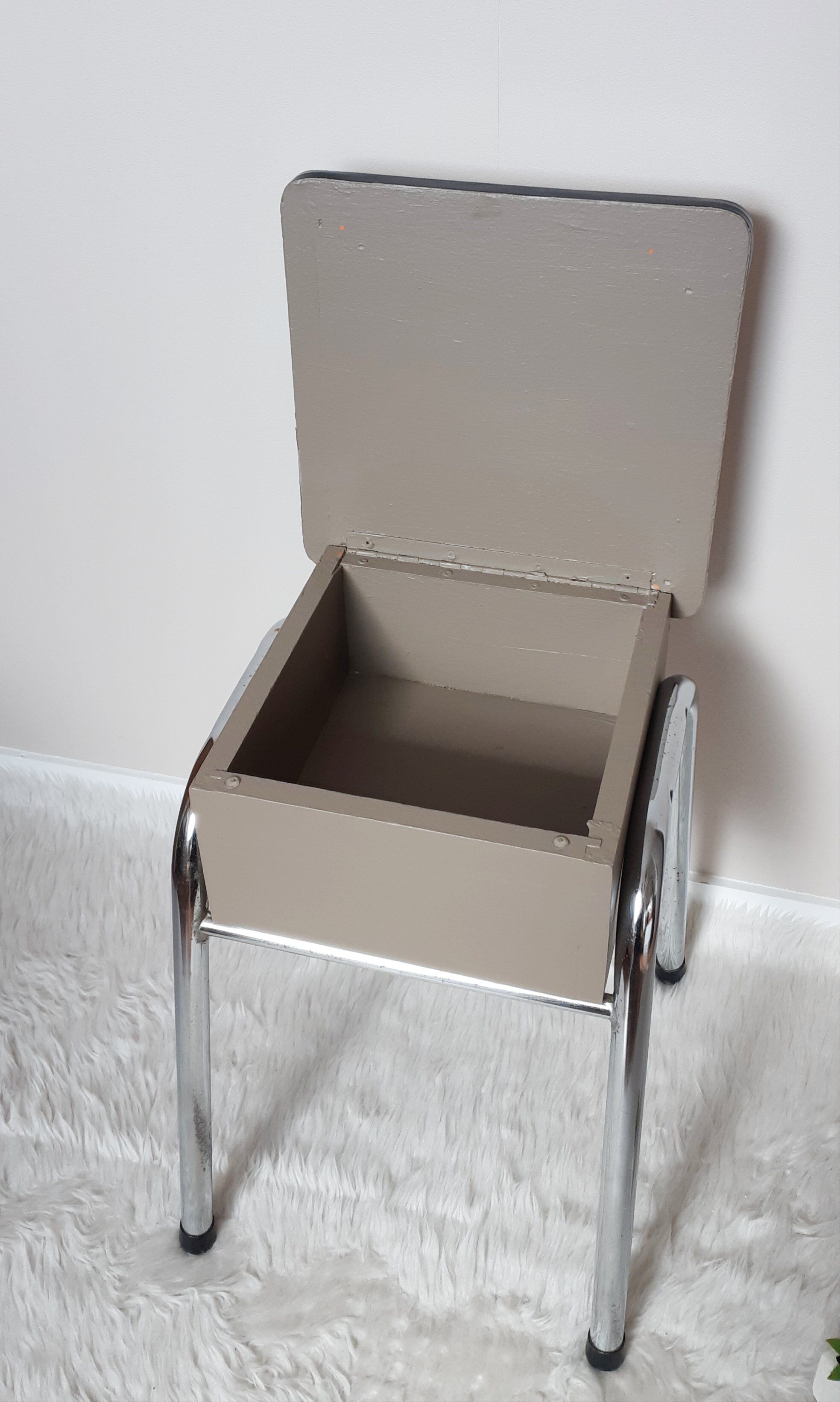 Stool box shoeshine
