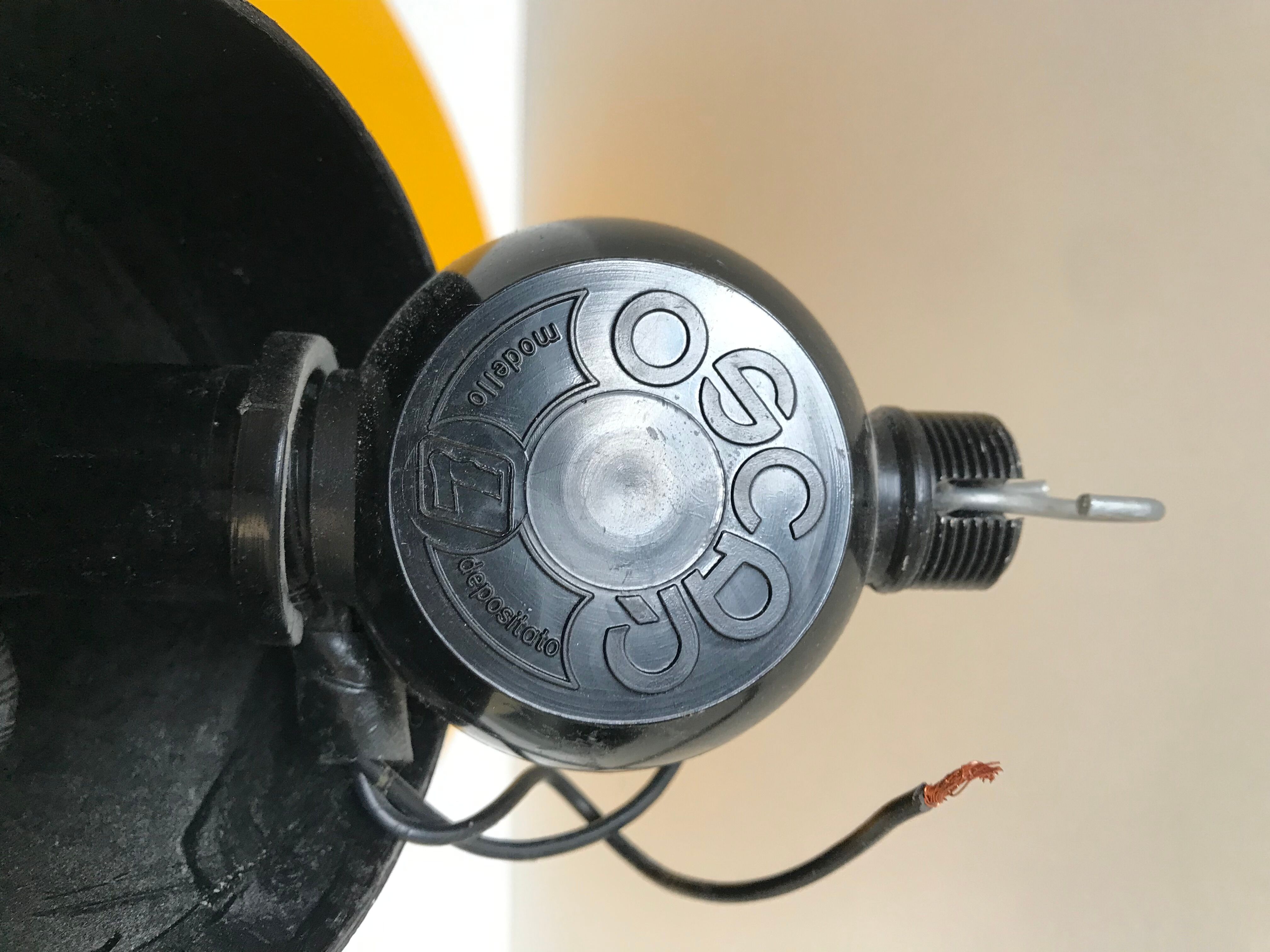 Oscar yellow and white metal pendant light, made in Italy