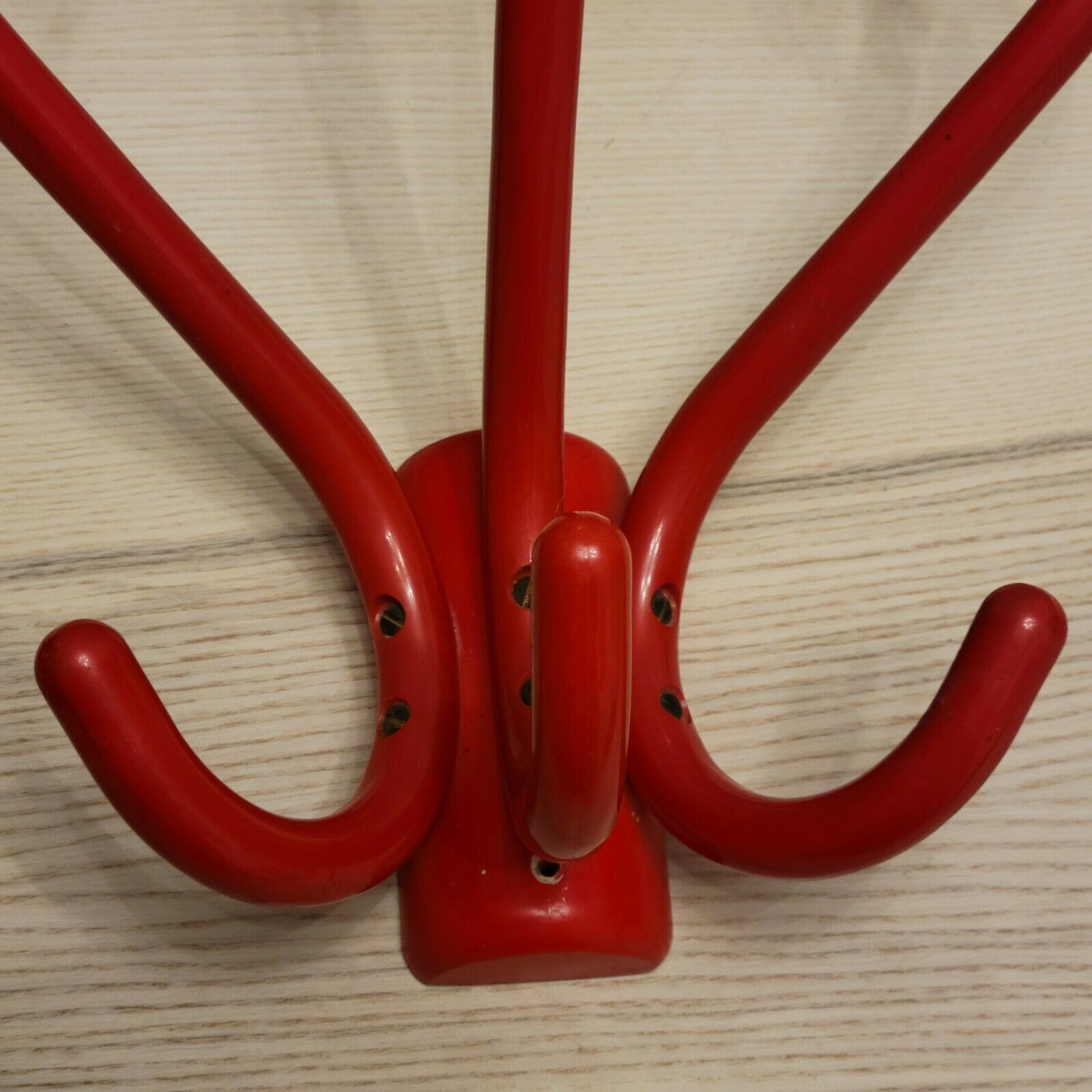 Red parrot wall coat rack
