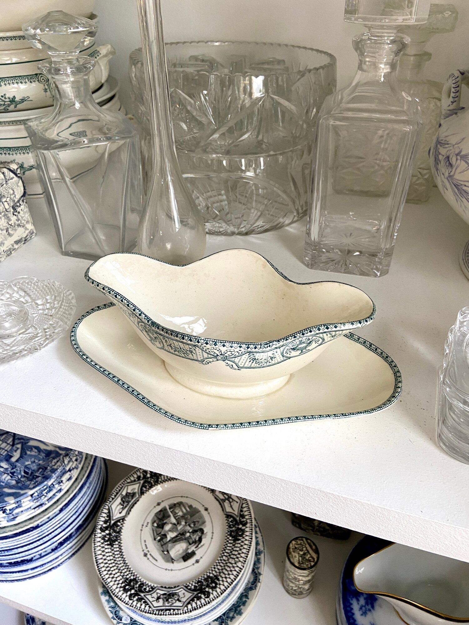 Saucière Salins en terre de fer, service "Directoire"