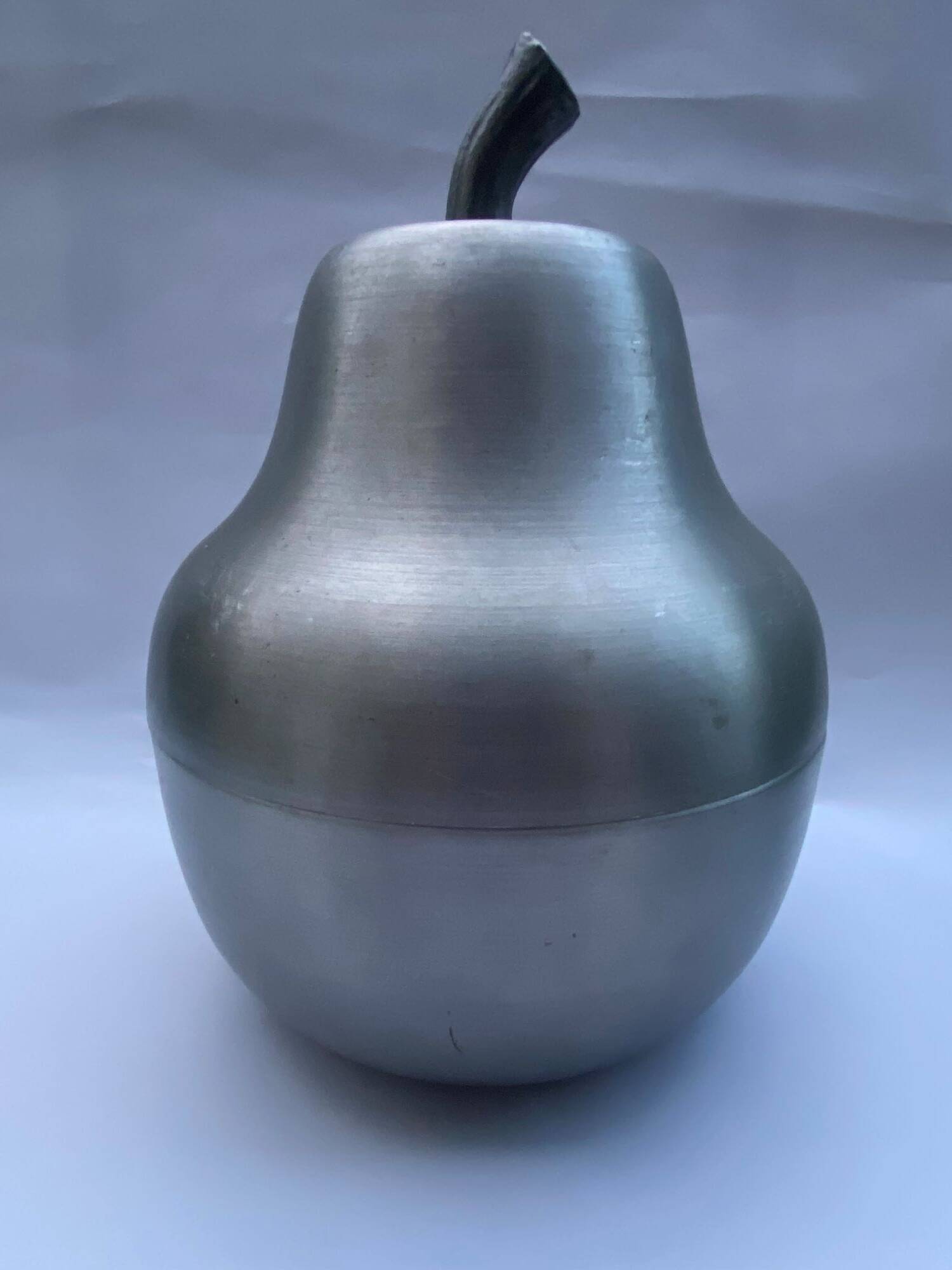 Vintage 1970s pear-shaped ice cube tray bucket