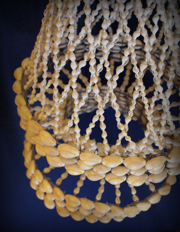 Lustre en coquillages Cauris années 60