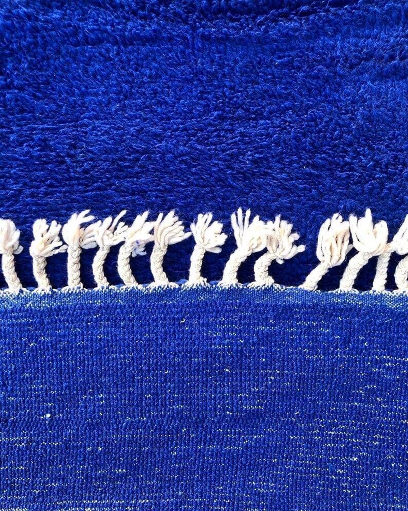 Tapis en laine pure bleu majorelle taille 150 x 250 cm