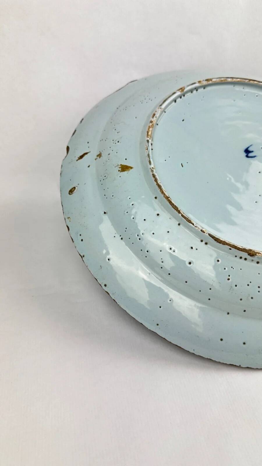 Delftware dish with blue flowers on a white background, 18th century, 35 cm
