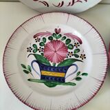 Rooster plates & baskets, earthenware in the spirit of a French bistro.