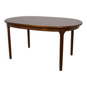 Mid-century teak oval extendable dining table from McIntosh, United Kingdom, 1960s