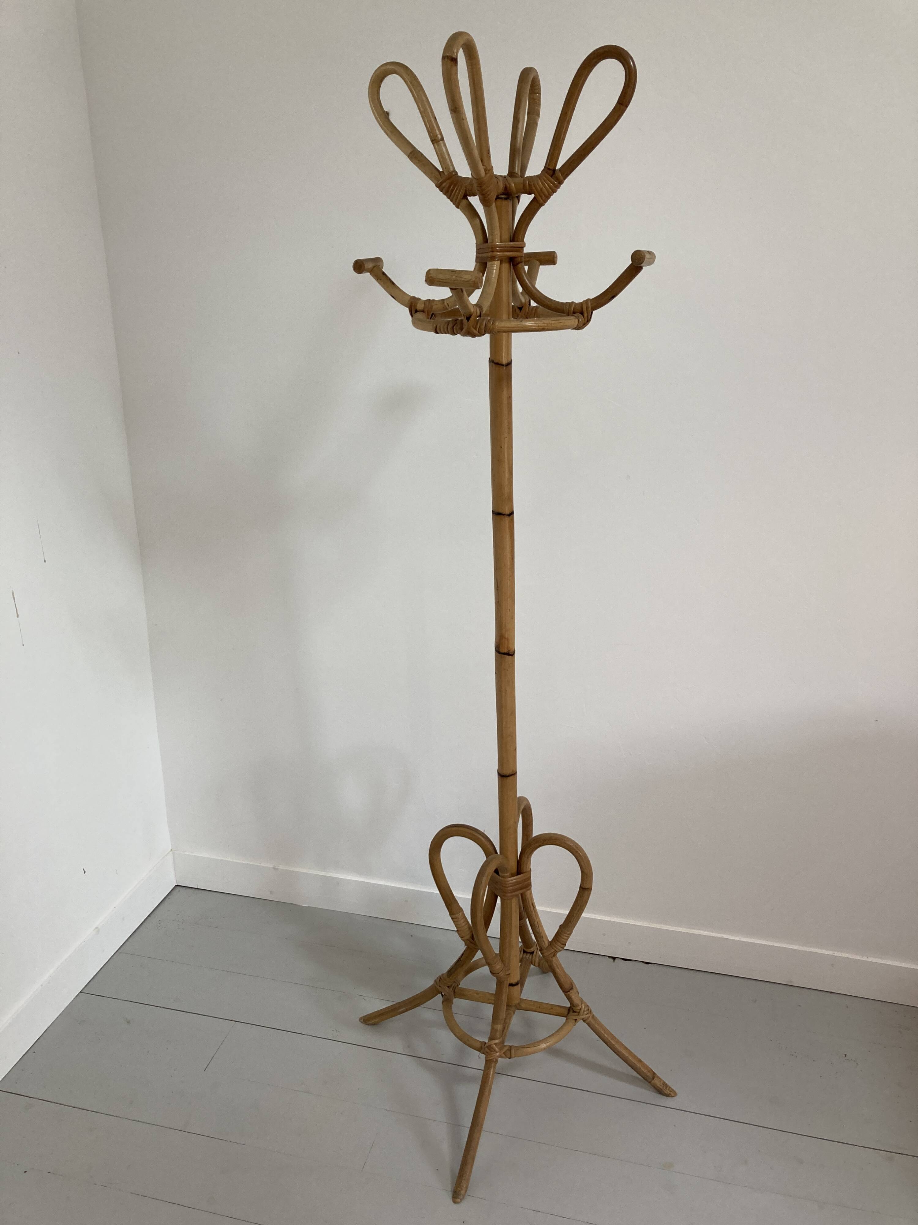 Vintage 50's rattan parrot coat rack