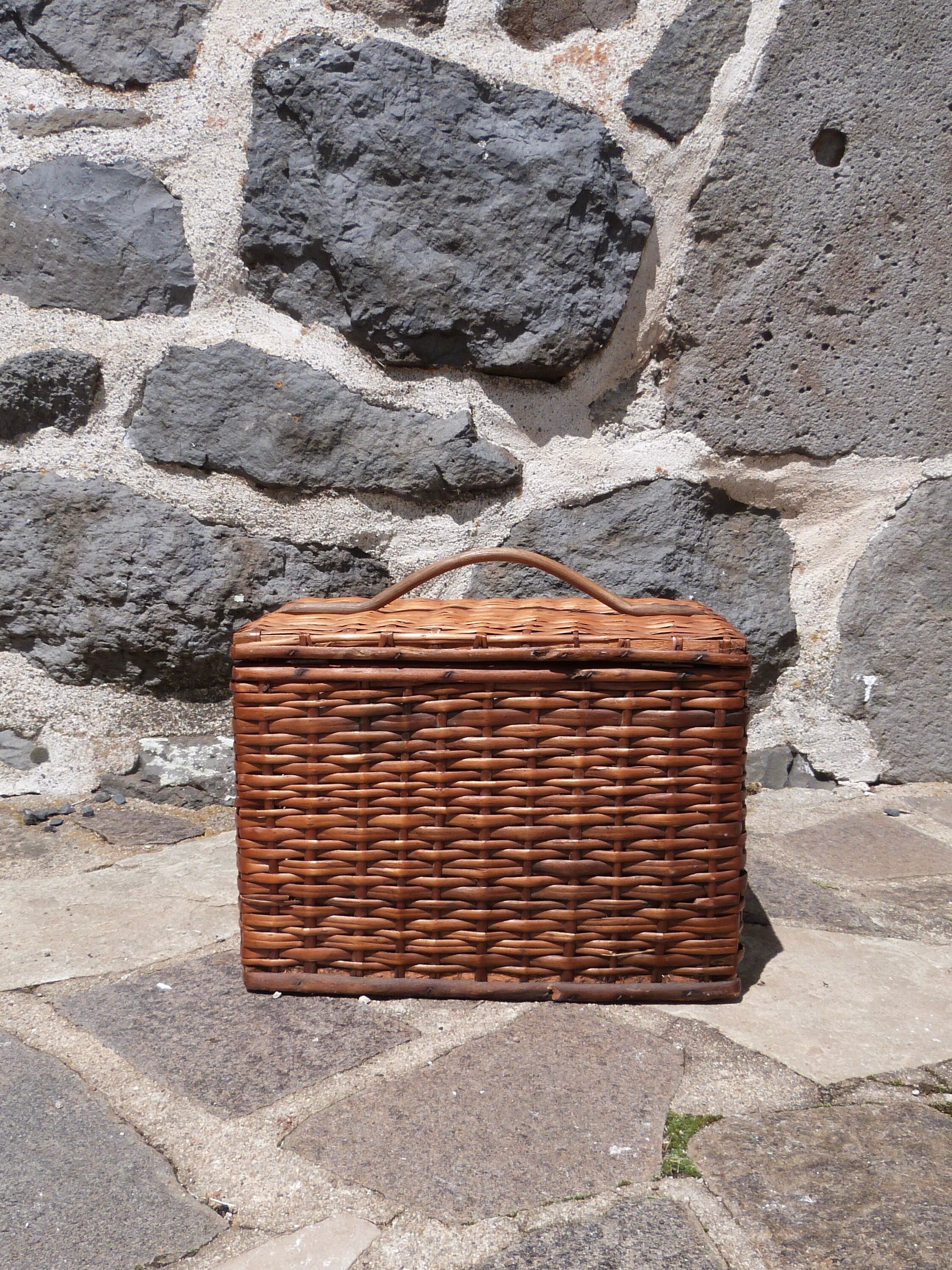 Wicker basket with padlock