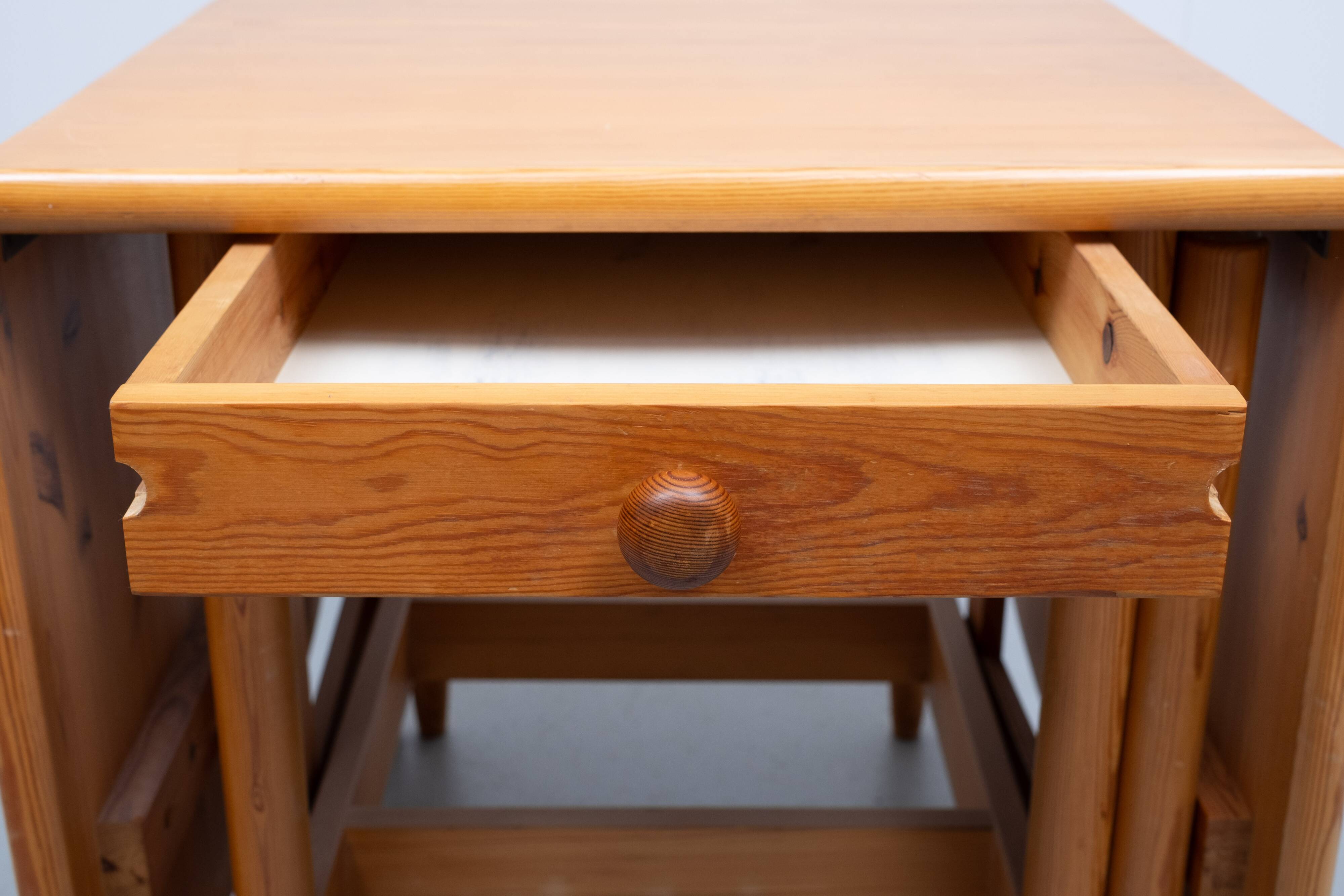 Eero Aarnio Solid Pine wood drop leaf dining table Laukaan Puu 1970s