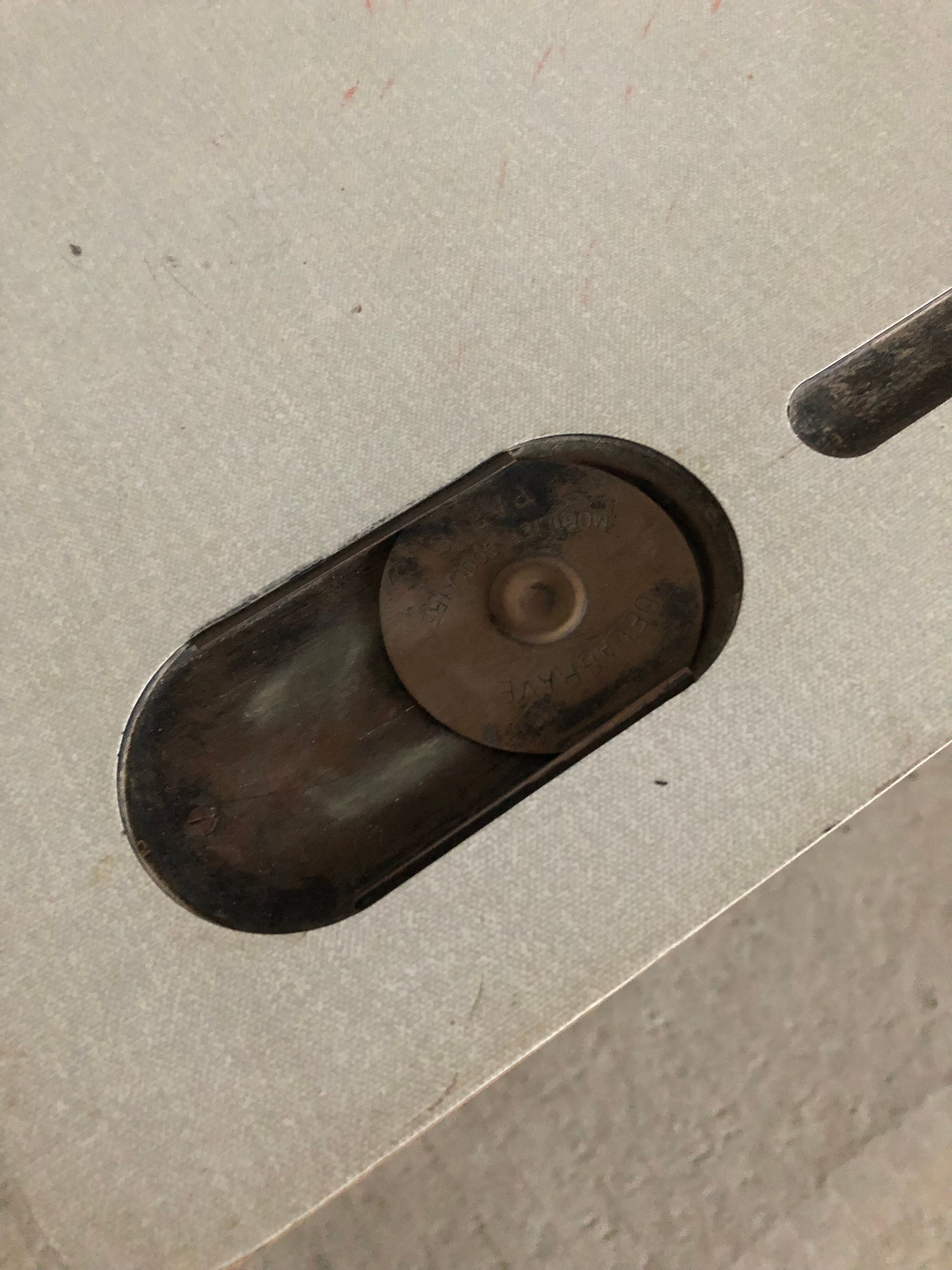 Bureau d’écolier ancien pour enfant en formica