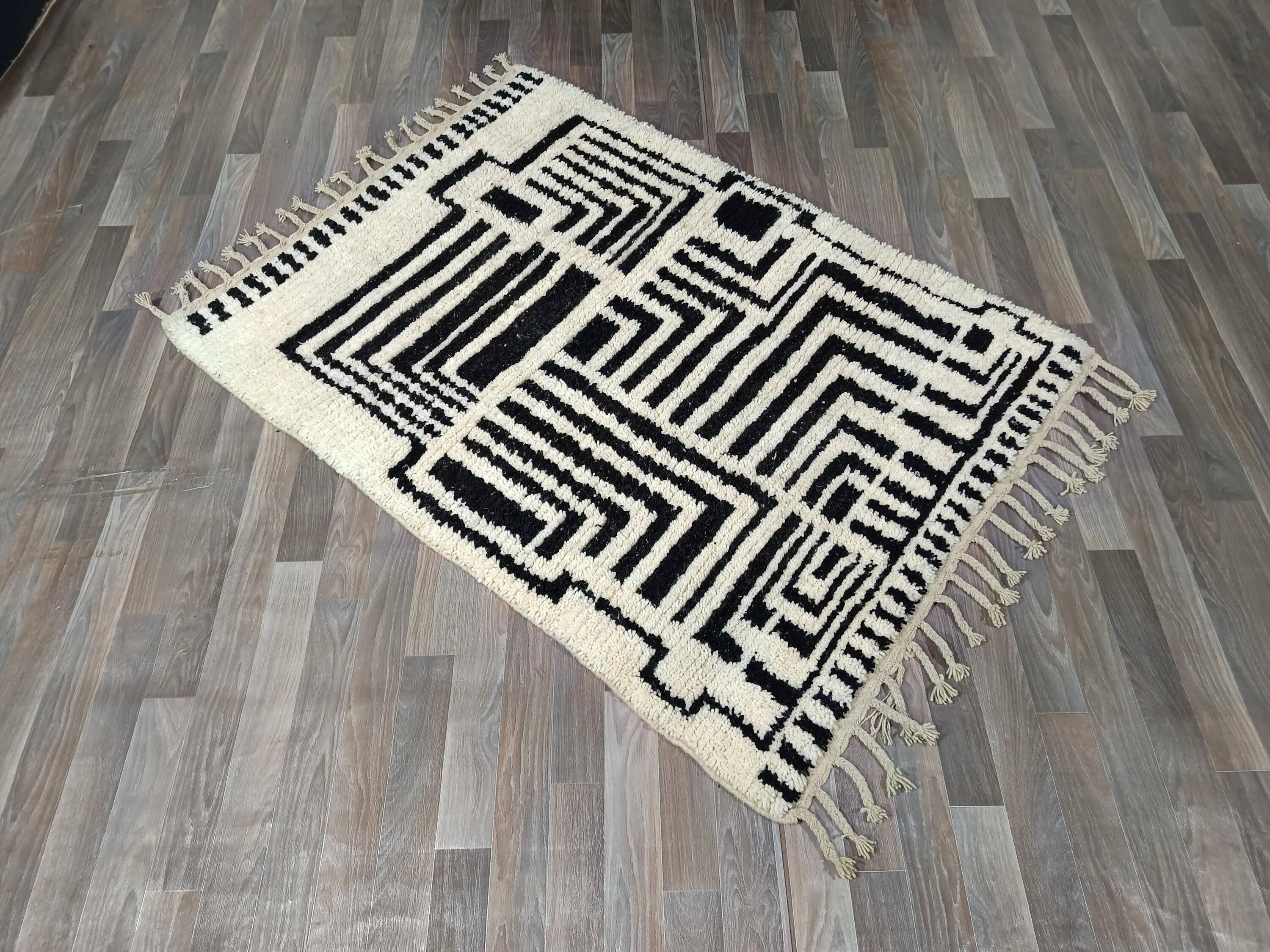 Handmade traditional carpet 250cm x 150cm Moroccan
