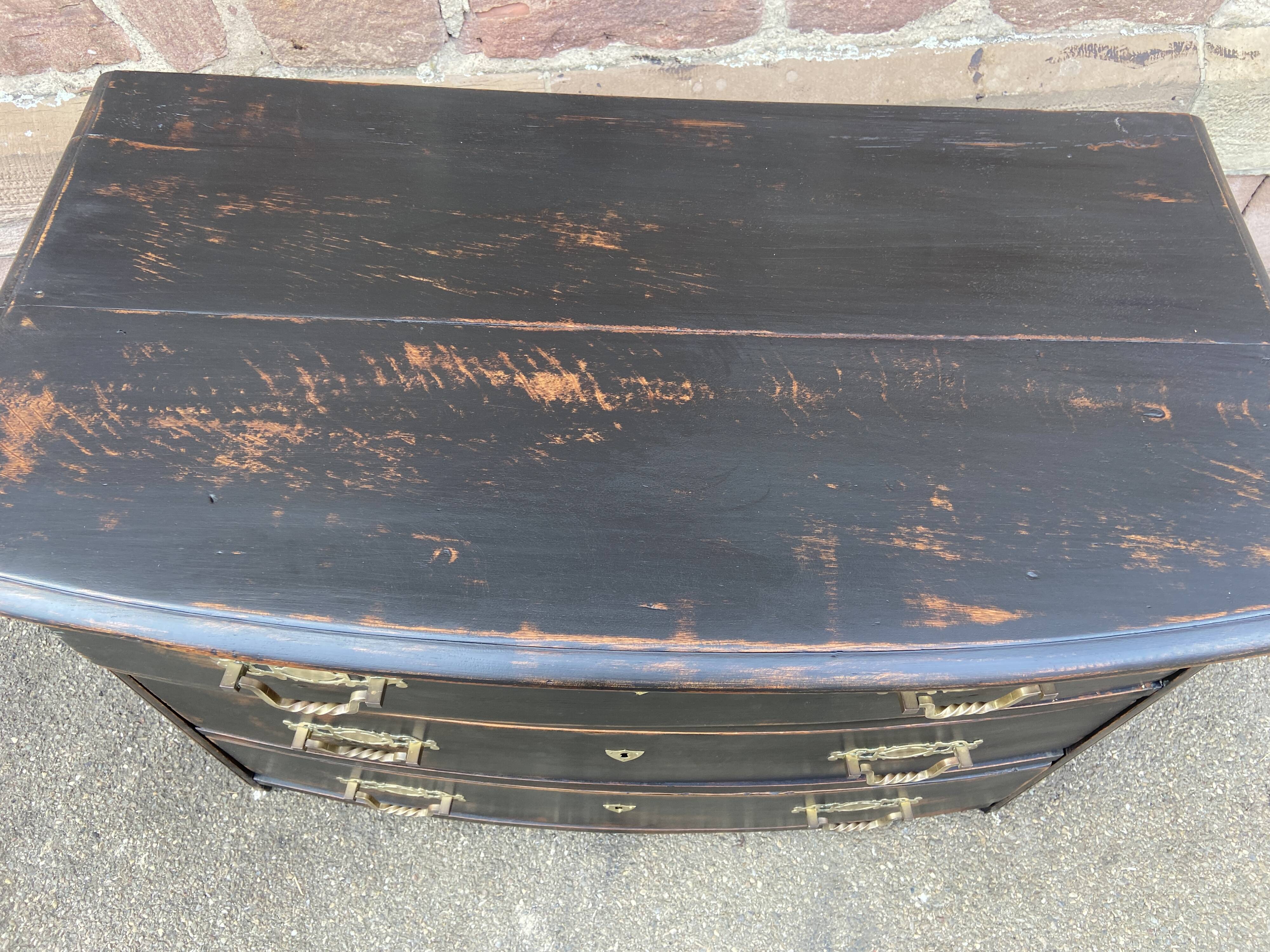 Alsatian curved chest of drawers XVIIIth patinated