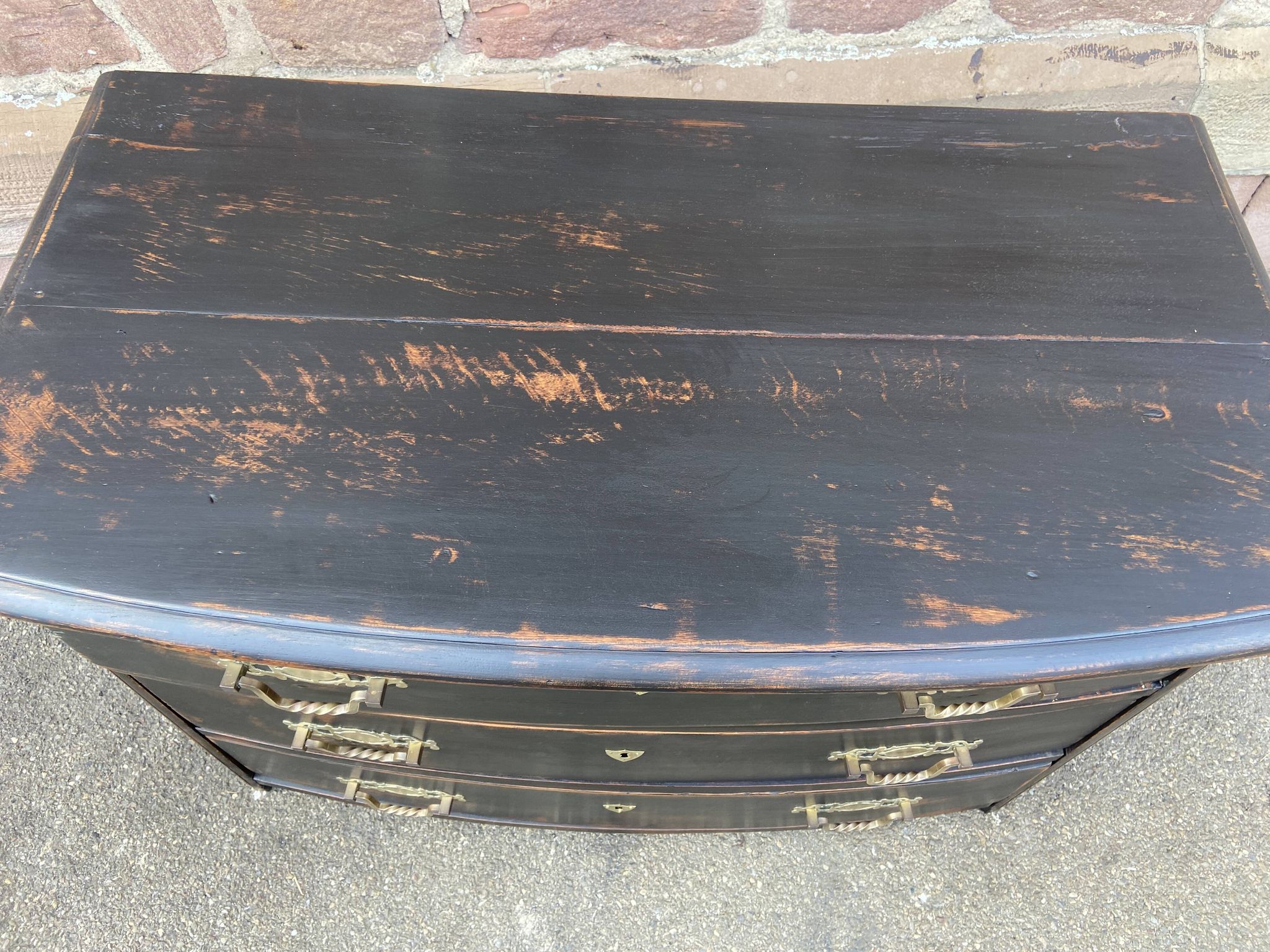 Alsatian curved chest of drawers XVIIIth patinated
