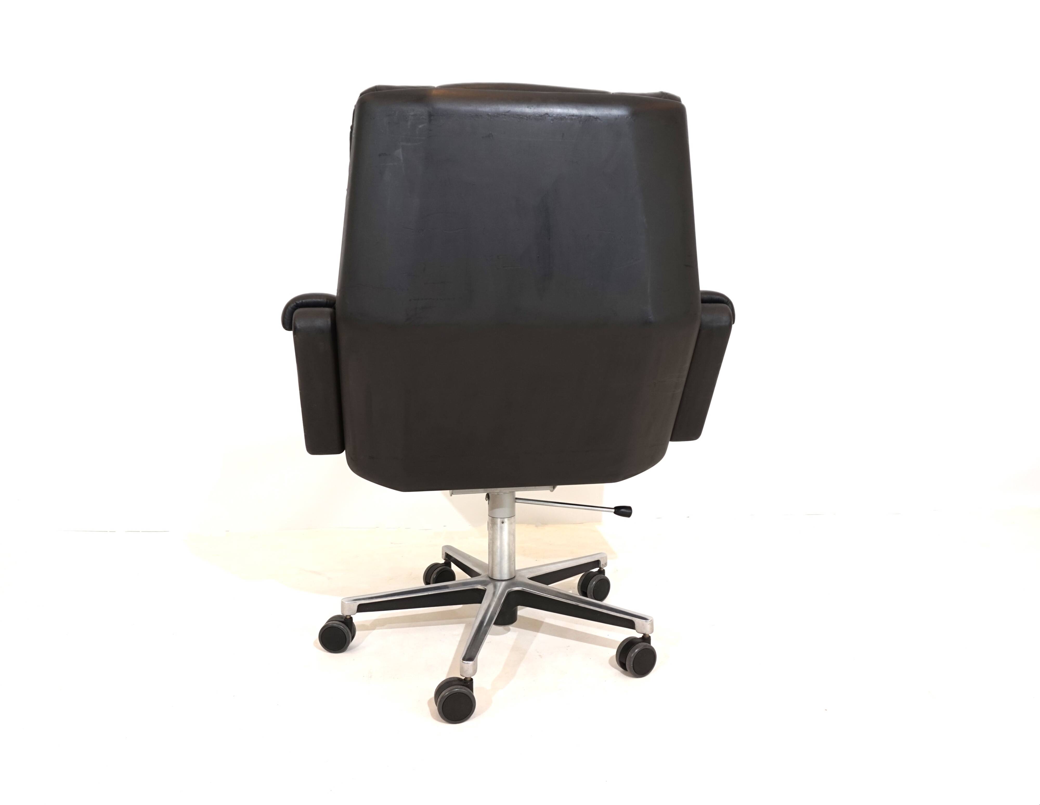 Chaise de bureau en cuir Mauser Seat 150 par Herbert Hirche