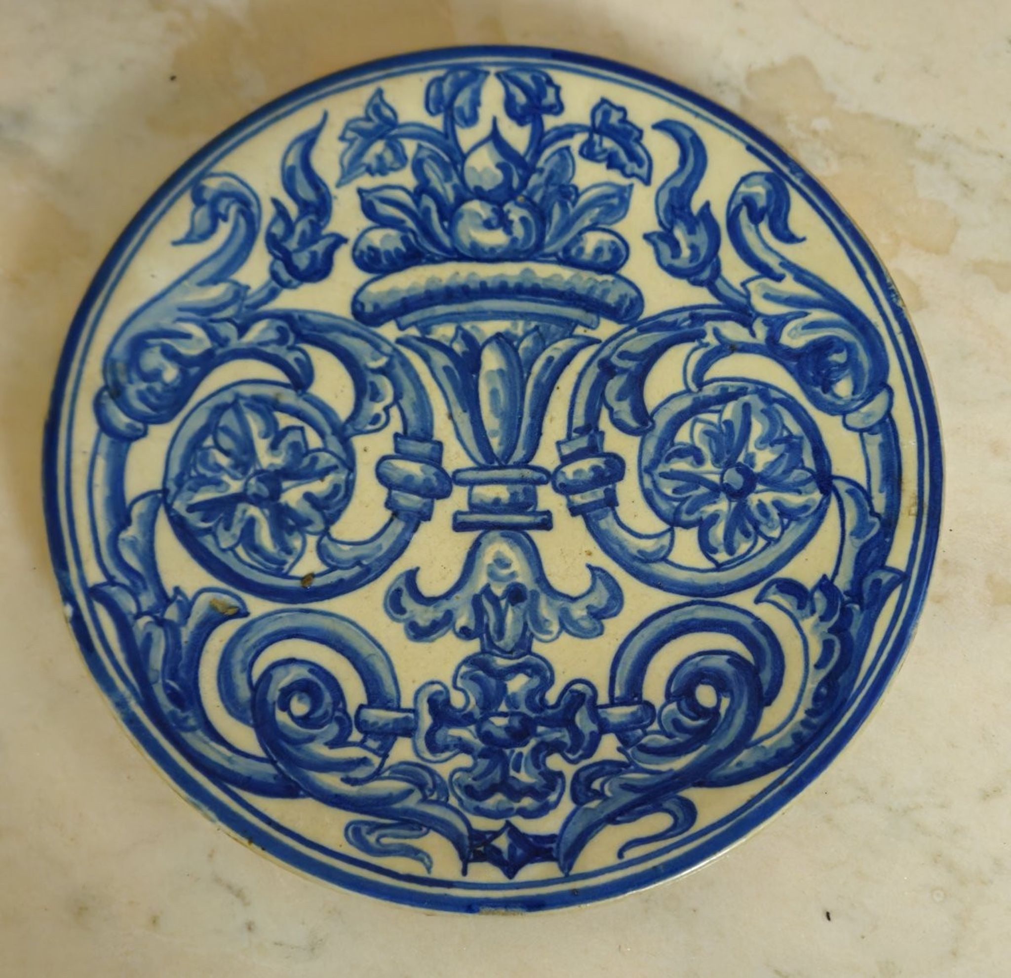 Assiette en faïence espagnole à décor bleu – XIXe siècle