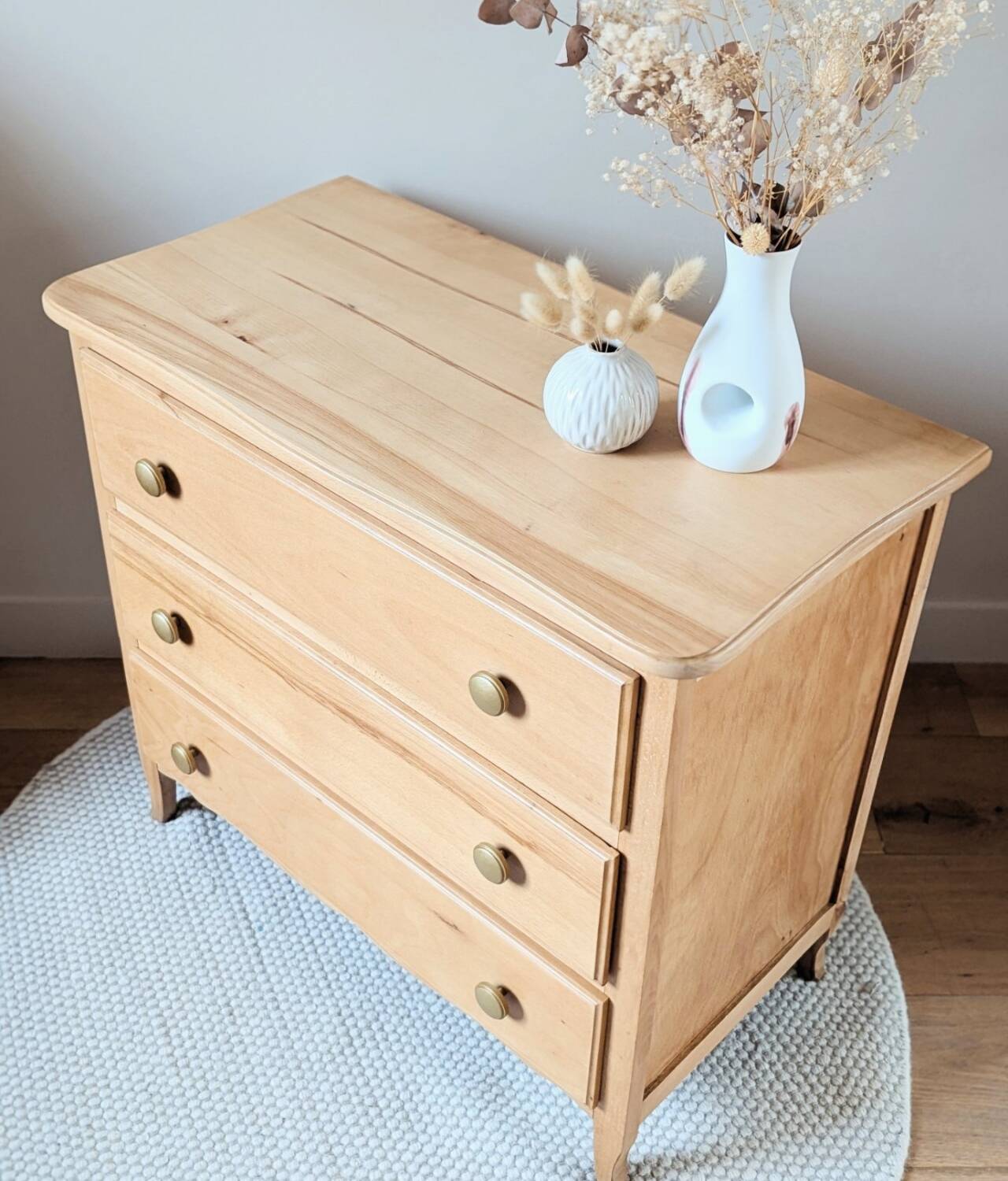 Commode vintage en bois blond, rénovée