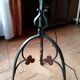 Lampadaire en fer forgé tripode des années 50
