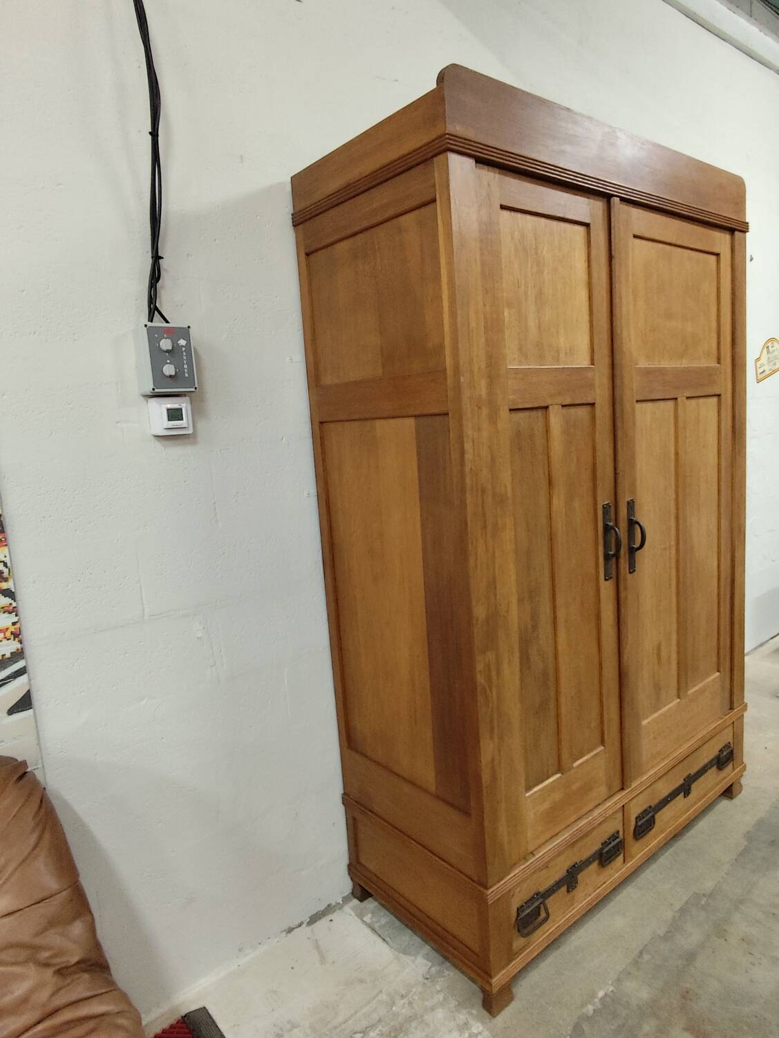 Very old oak wardrobe in very good condition