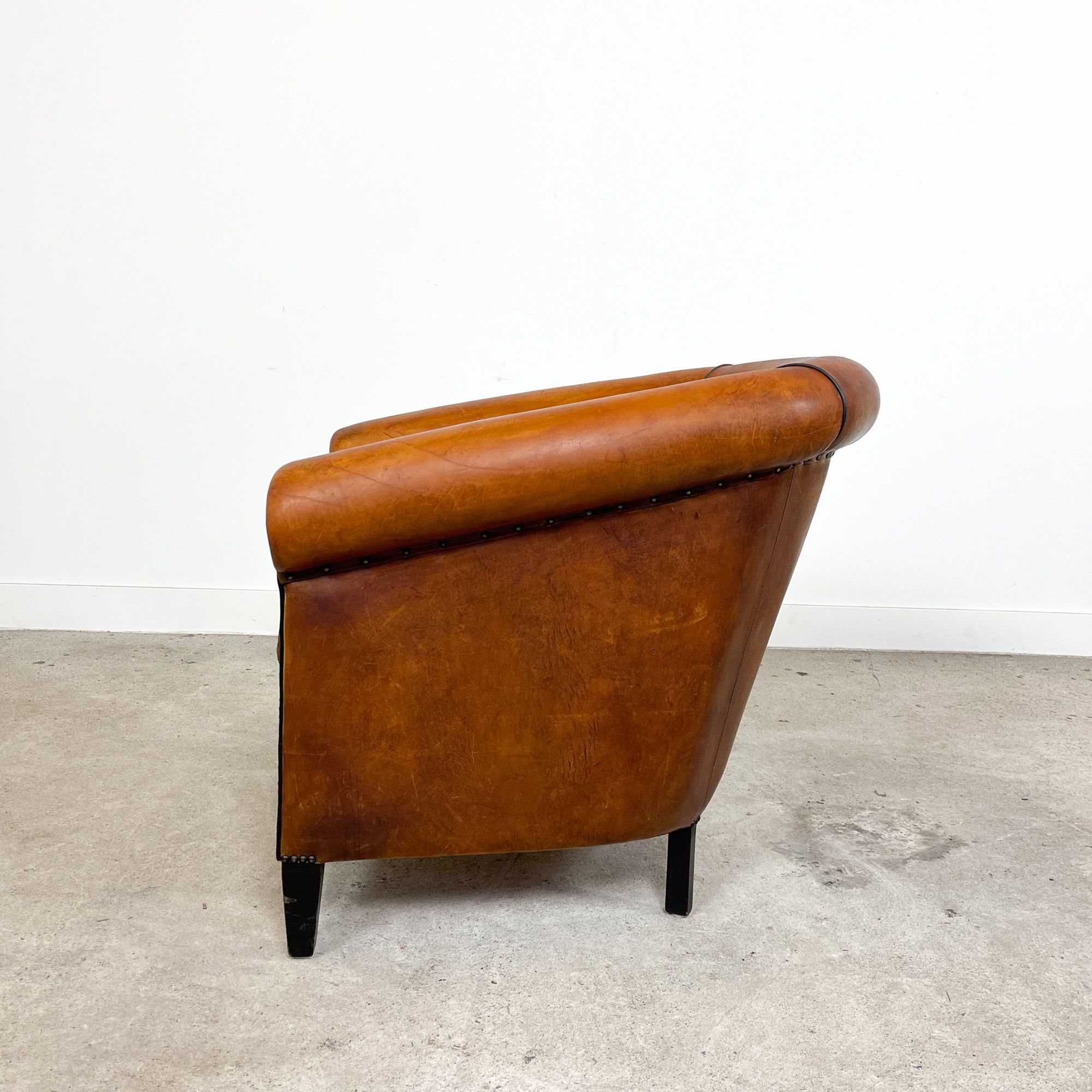 Vintage sheep leather club chair tub by Lounge atelier