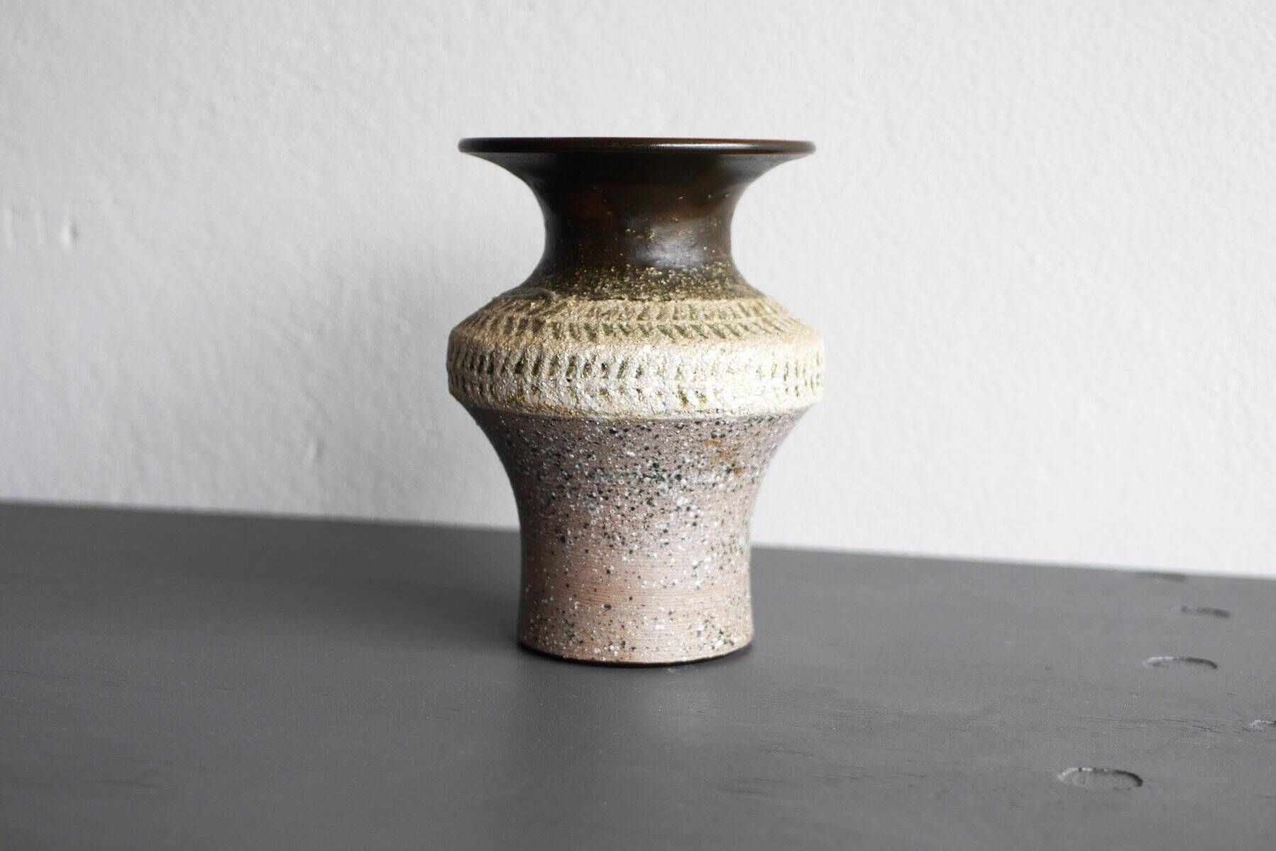 Brutalist ceramic vase in Scandinavian modernist style from the mid-century by Thomas Hellström for Nittsjö, Sweden.