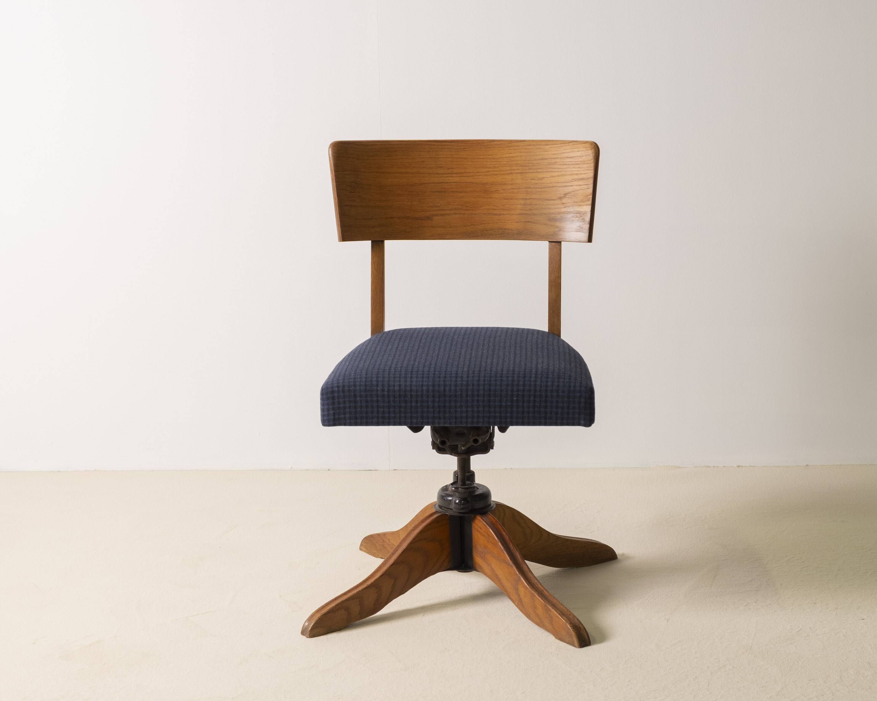 1930's Oak Swivel Office Chair by SMV, Sweden