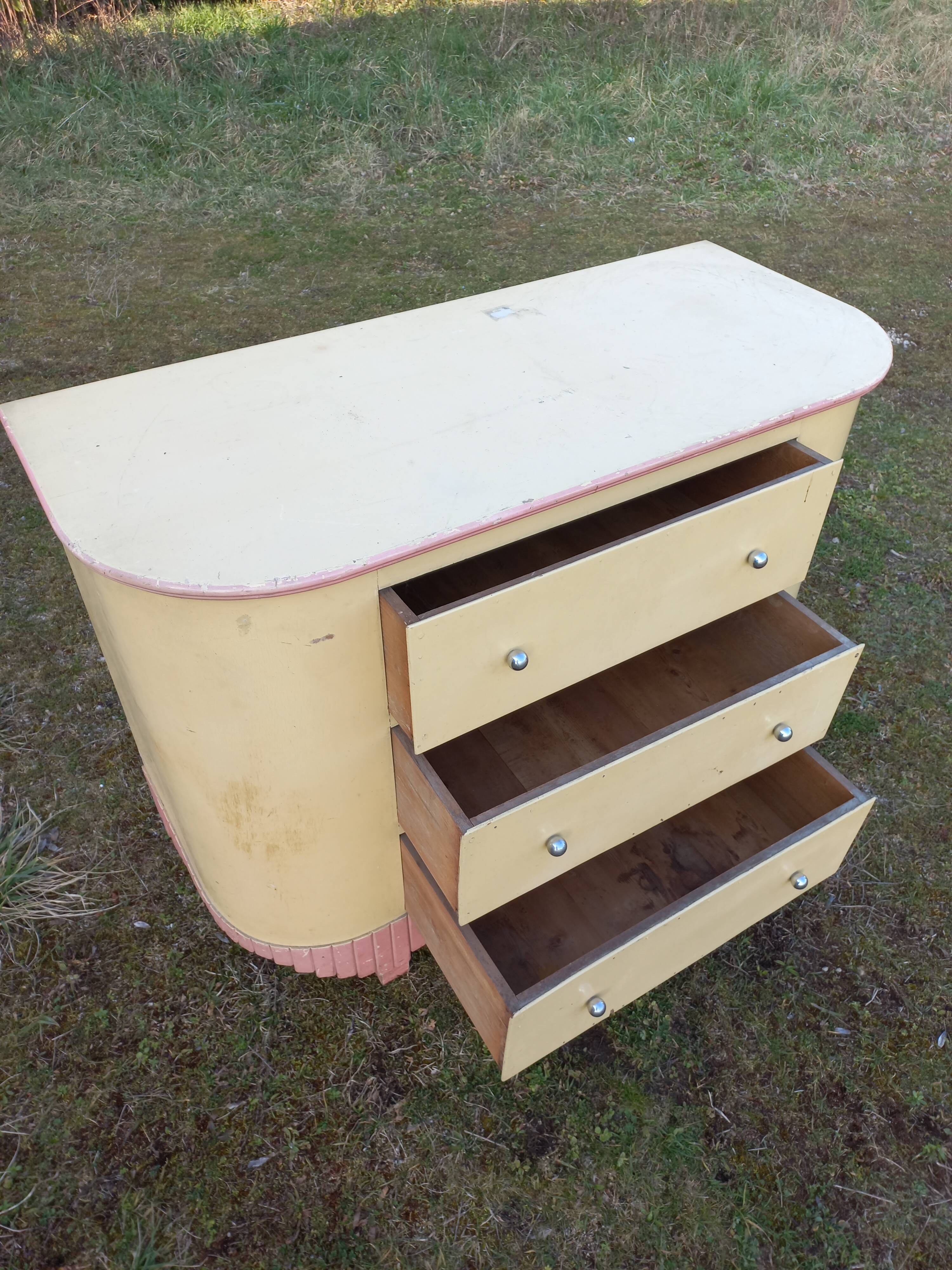 Art Deco curved chest of drawers in lacquered wood
