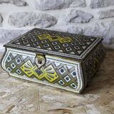 Old Victoria metal biscuit box