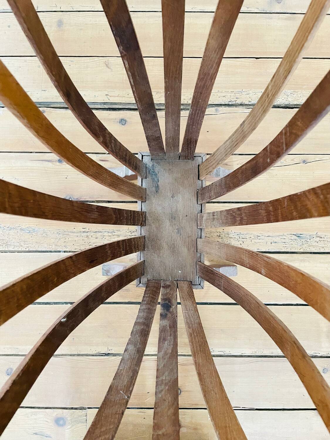 Sewing rack, old basket for balls of wool