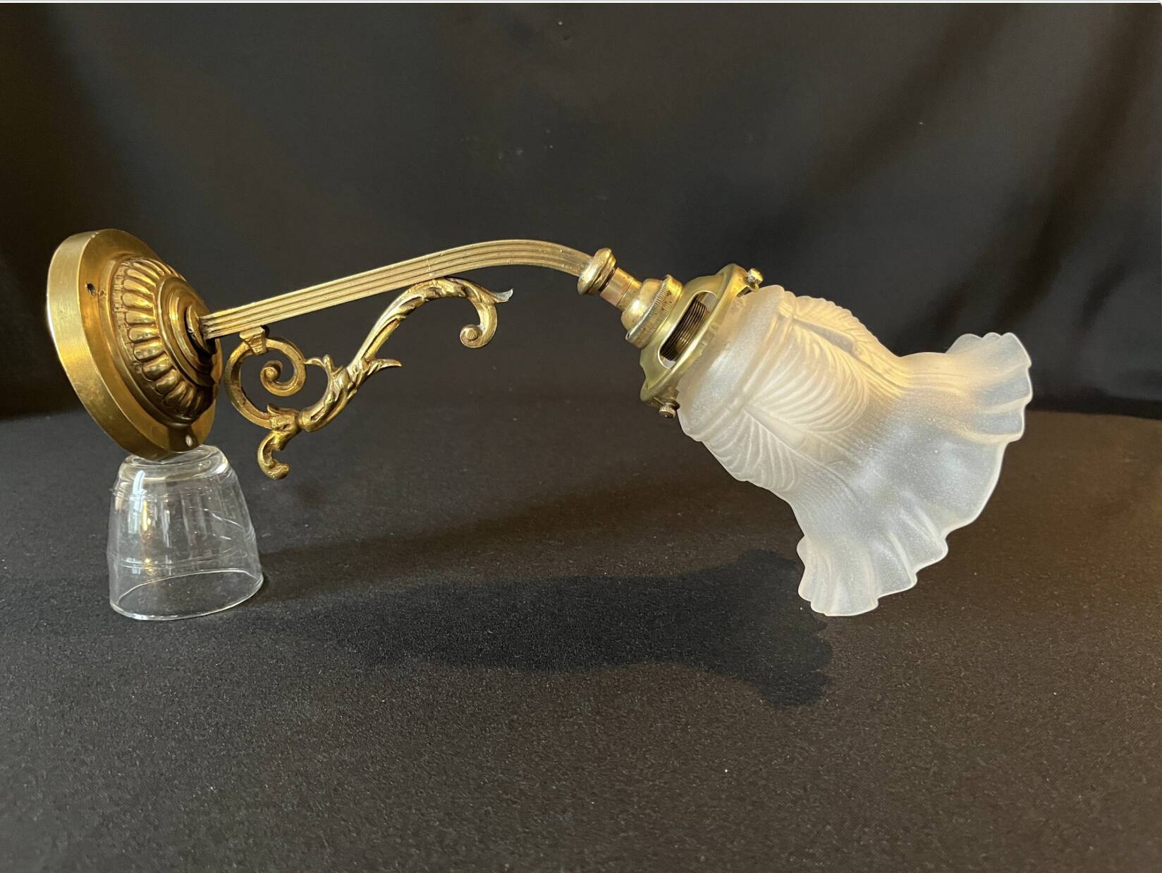 20th century Louis XVI style swan neck wall light in arabesque bronze and pleated glass tulip.