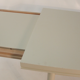 Table beige en bois extensible