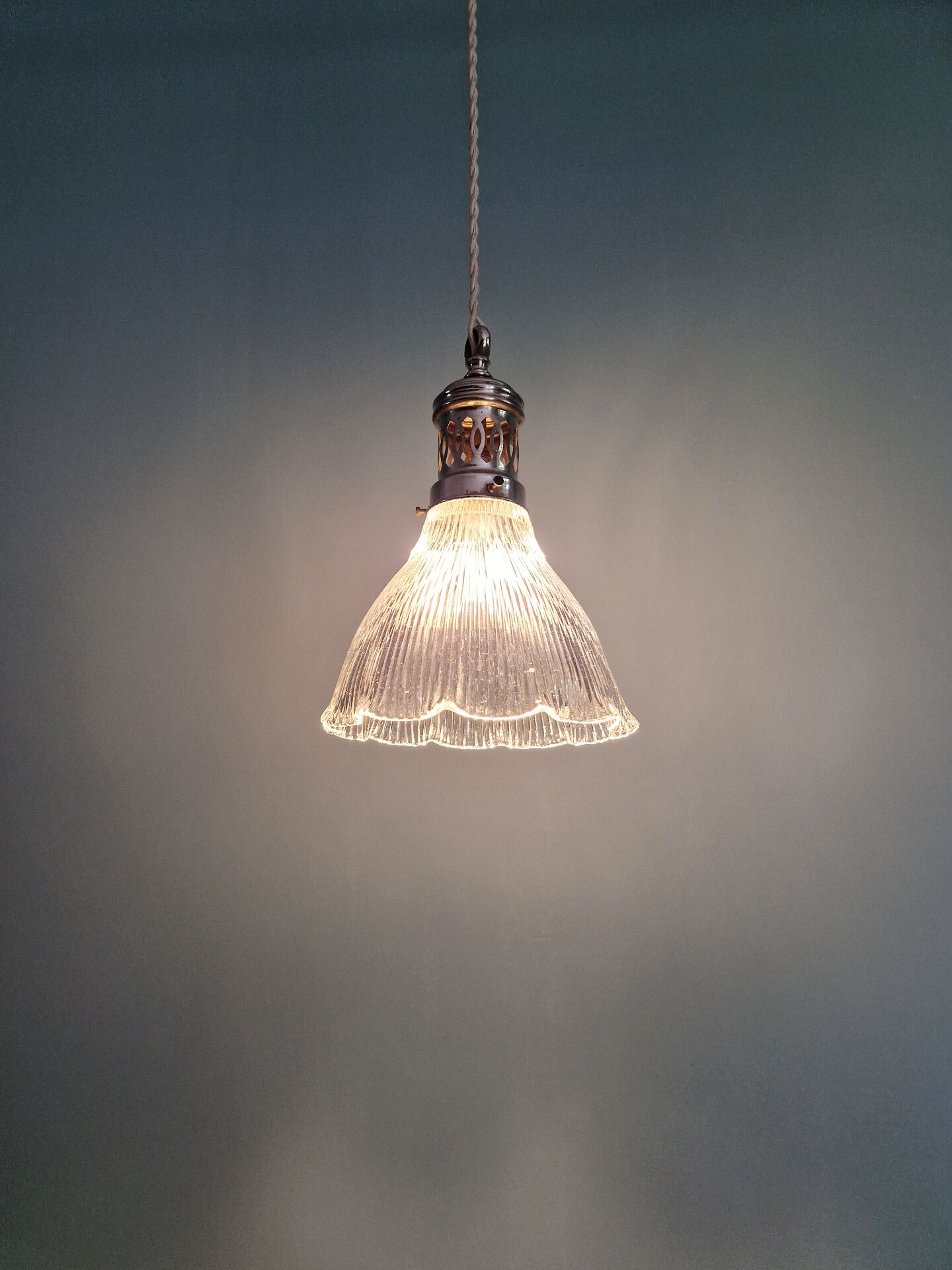 Suspension Holophane in ribbed transparent glass, 1930