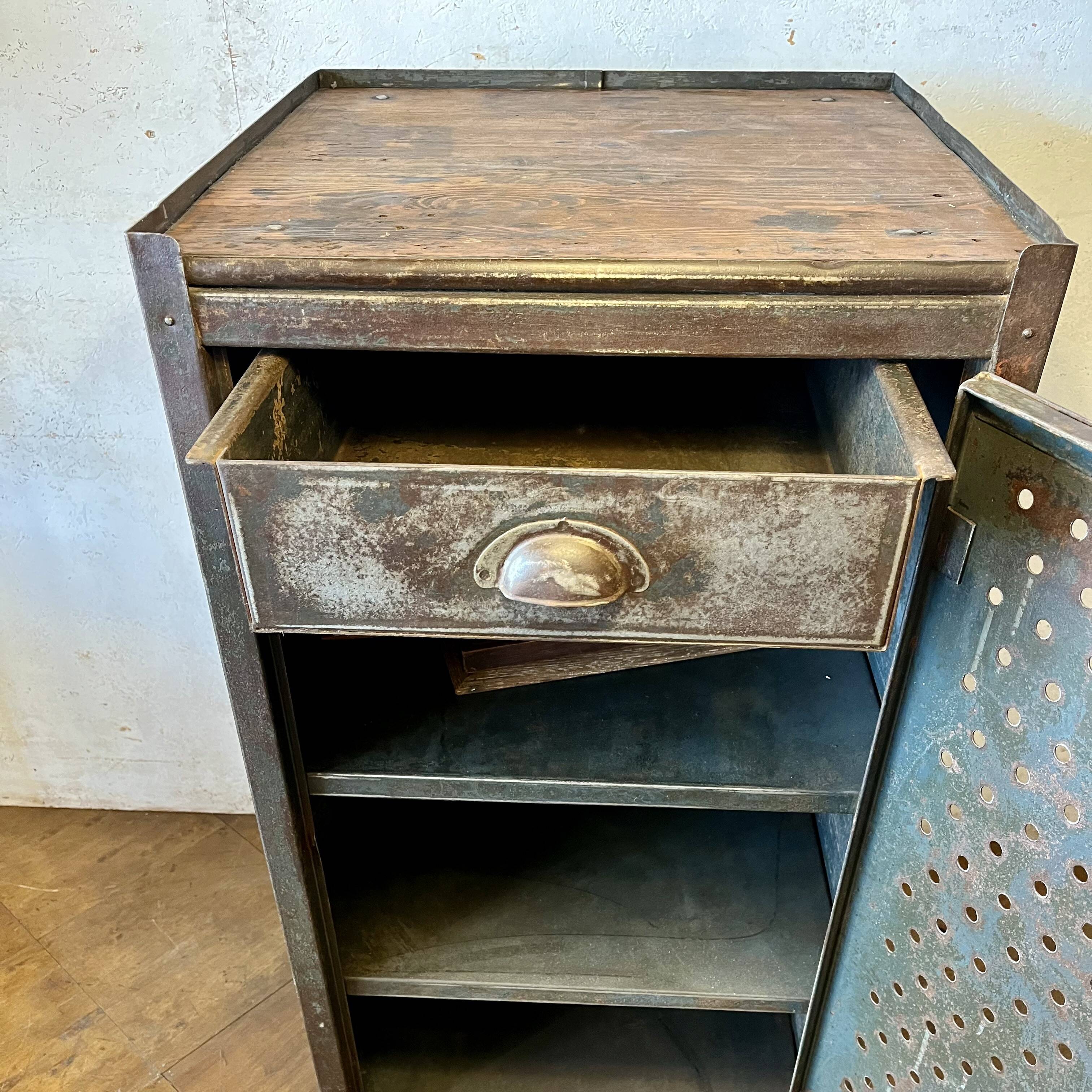 Small industrial storage unit in perforated metal – Early 20th century -
